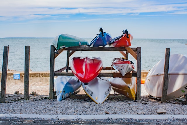 Paddle Boarding vs Kayaking: Which one is right for you?